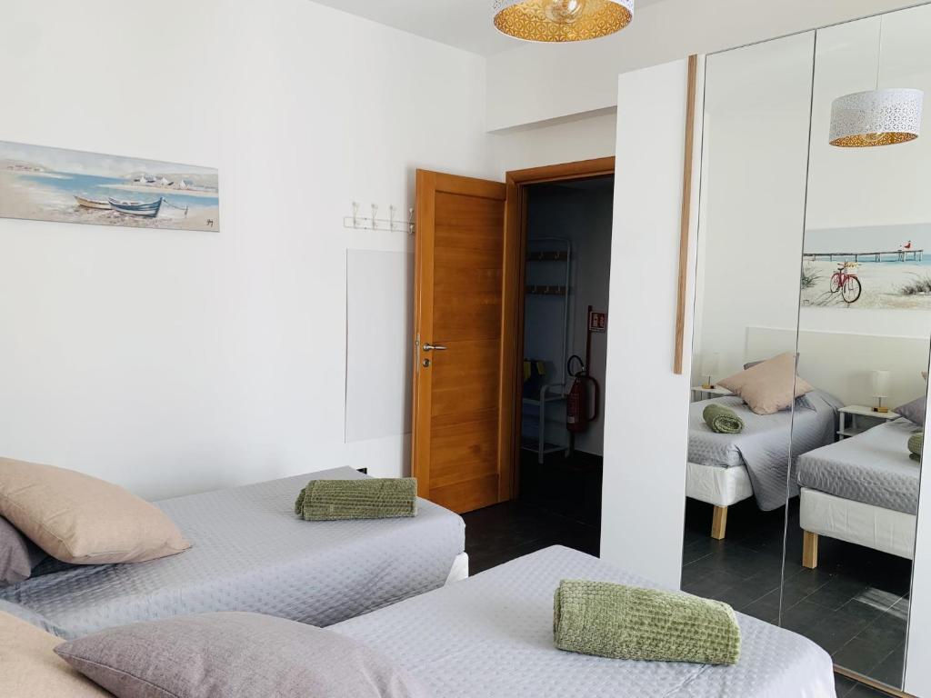 camera da letto 2 vs ingresso